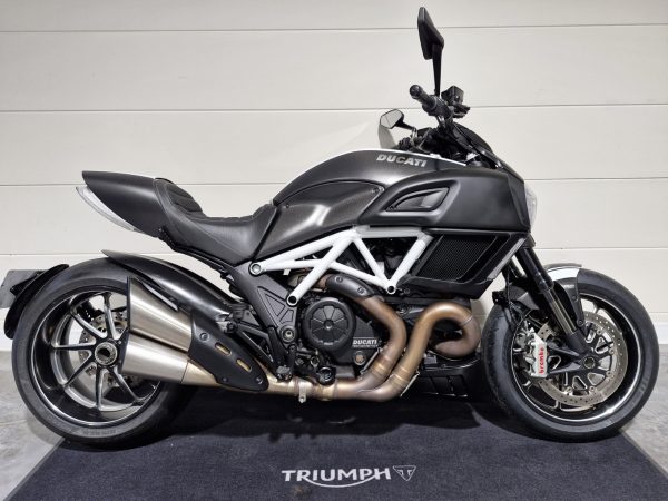 DUCATI DIAVEL CARBON