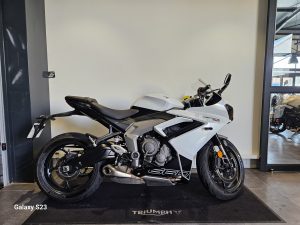 TRIUMPH DAYTONA 660