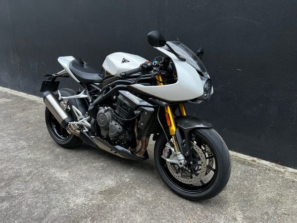 TRIUMPH SPEED TRIPLE 1200 RR