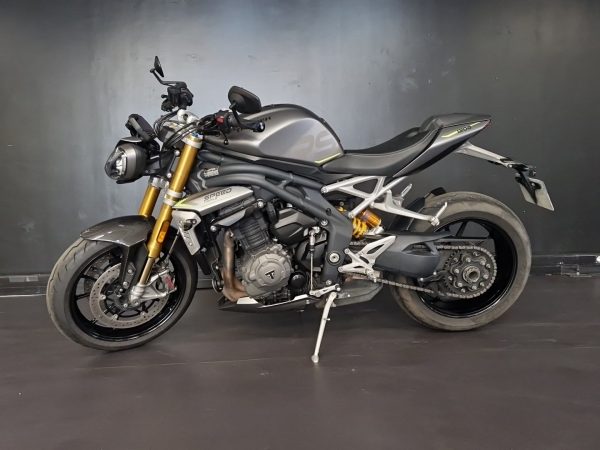 TRIUMPH SPEED TRIPLE 1200 RS