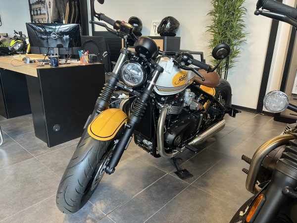 TRIUMPH Bonneville Bobber 1200 – Image 3
