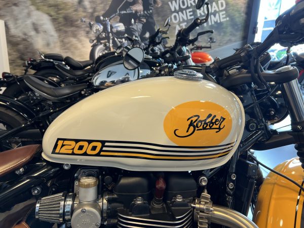 TRIUMPH Bonneville Bobber 1200 – Image 4