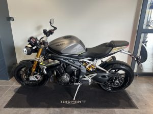 TRIUMPH SPEED TRIPLE 1200 RS