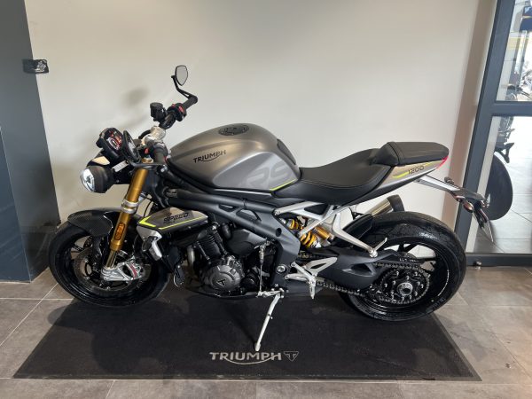 TRIUMPH SPEED TRIPLE 1200 RS