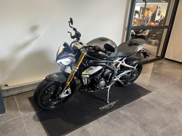 TRIUMPH SPEED TRIPLE 1200 RS – Image 2