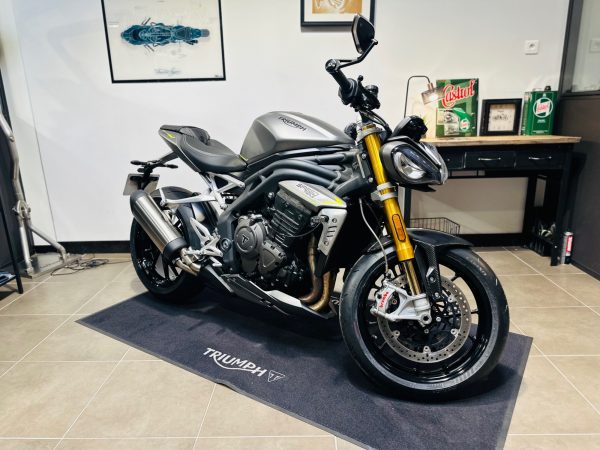 TRIUMPH SPEED TRIPLE 1200 RS