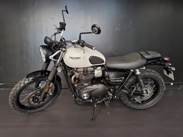 TRIUMPH STREET SCRAMBLER  900