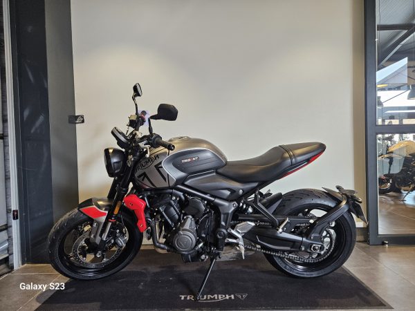 TRIUMPH TRIDENT 660