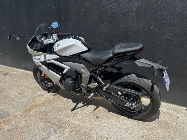 TRIUMPH DAYTONA 660 - Eligible A2 – Image 4