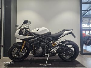TRIUMPH SPEED TRIPLE 1200 RR