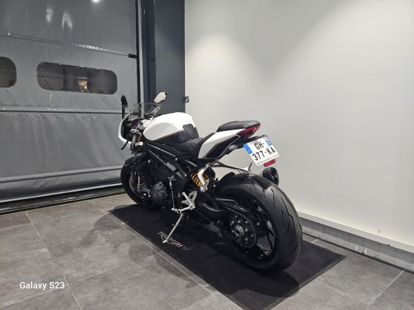 TRIUMPH SPEED TRIPLE 1200 RR – Image 4