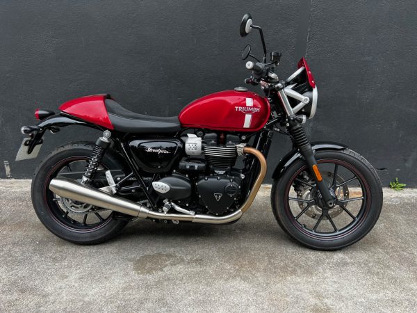 TRIUMPH STREET TWIN  900 - eligible a2 – Image 2