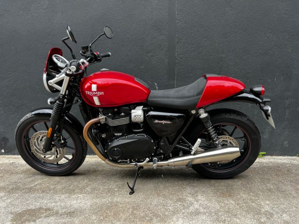 TRIUMPH STREET TWIN  900 - eligible a2 – Image 3