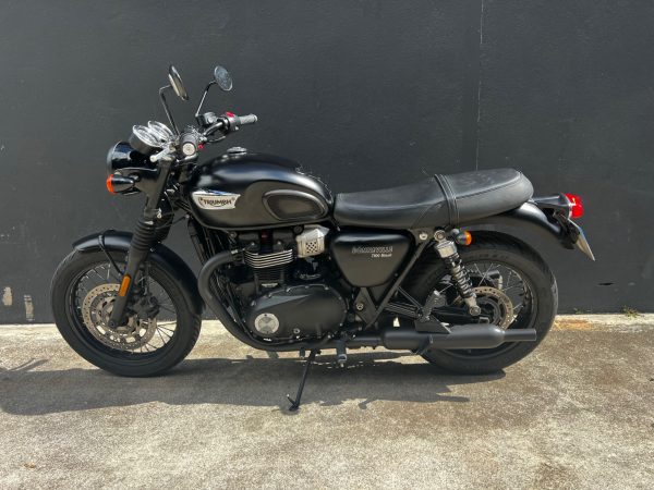 TRIUMPH Bonneville T100 - A2 – Image 3