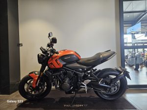TRIUMPH TRIDENT 660