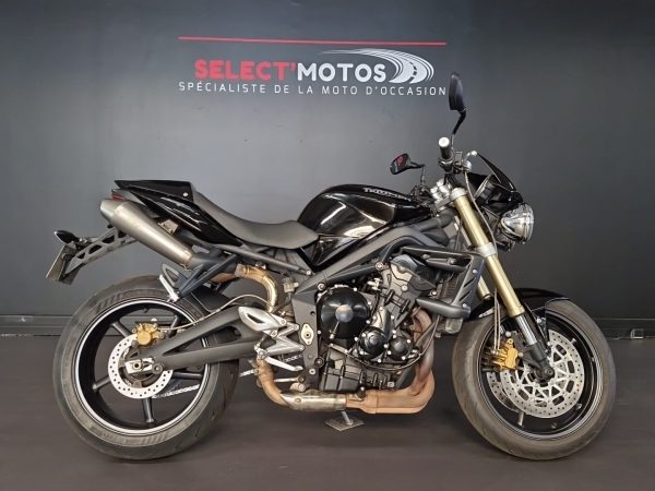 TRIUMPH STREET TRIPLE 675