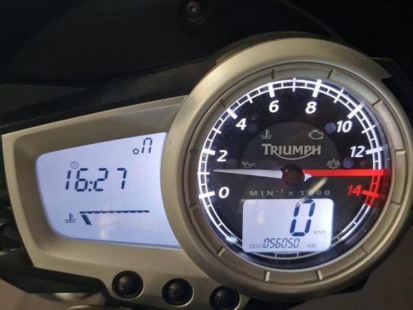 TRIUMPH STREET TRIPLE 675 – Image 5