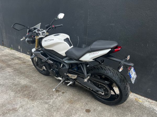 TRIUMPH STREET TRIPLE 675 – Image 4