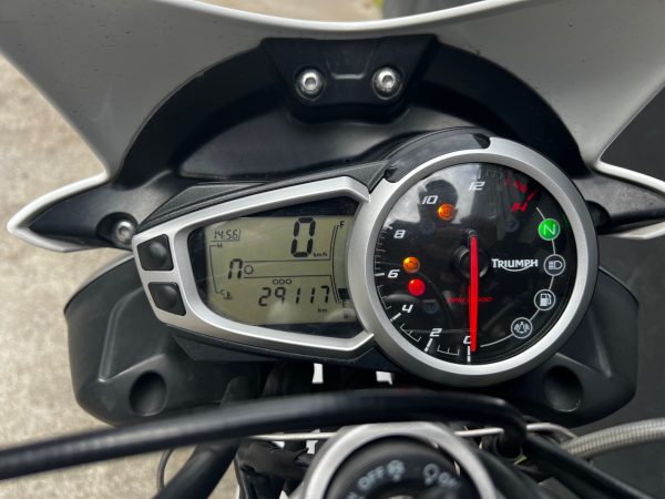 TRIUMPH STREET TRIPLE 675 – Image 5