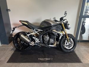 TRIUMPH SPEED TRIPLE 1200 RS