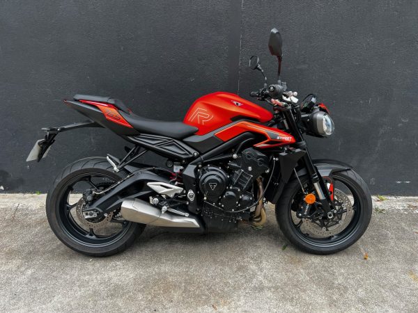 TRIUMPH STREET TRIPLE 765 R - ELIGIBLE A2 – Image 2