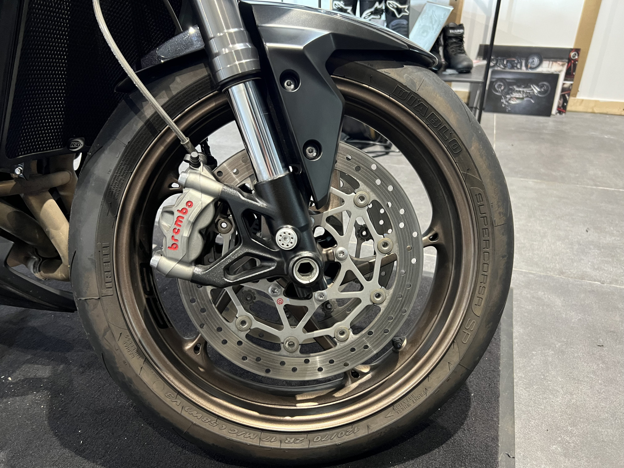 TRIUMPH STREET TRIPLE 765 RS – Image 9