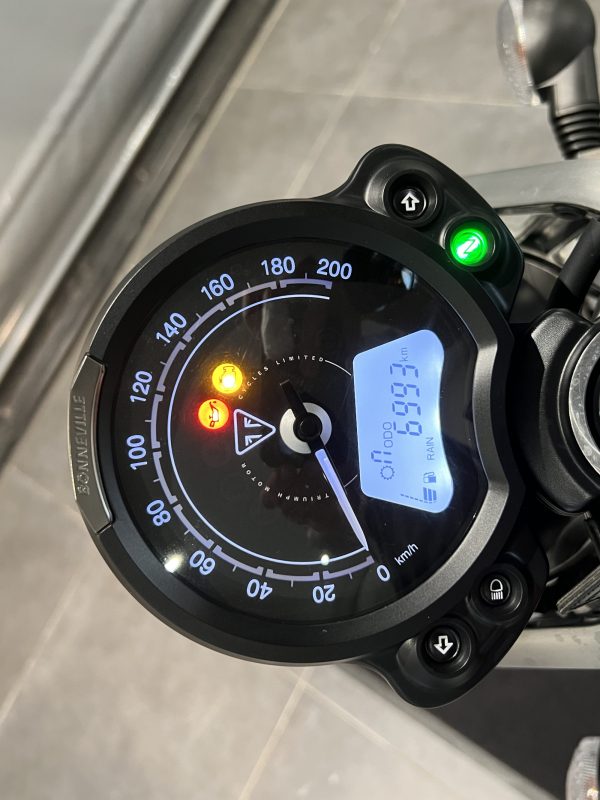 TRIUMPH STREET TWIN 900 EC1 Edition – Image 5