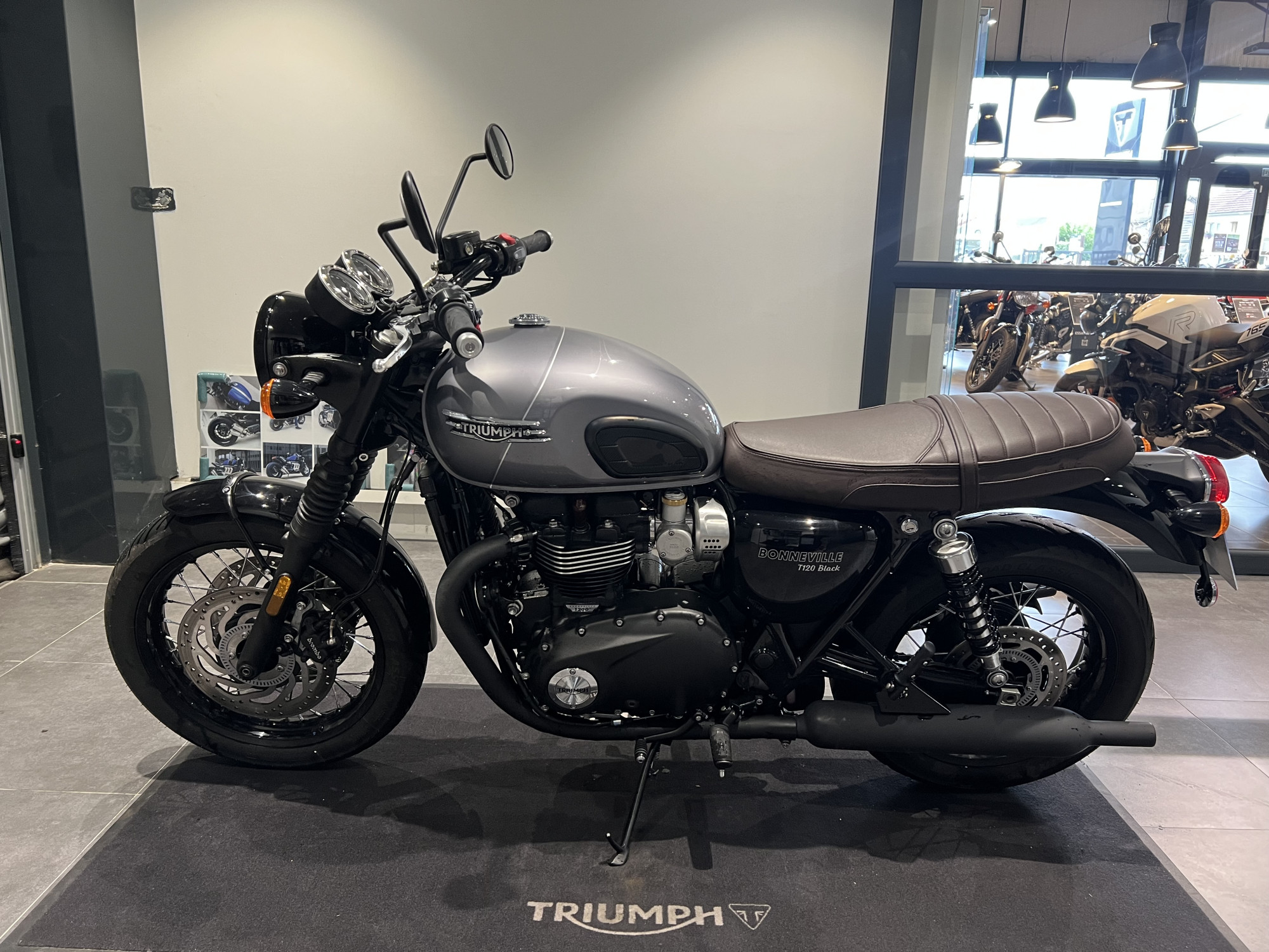 TRIUMPH Bonneville T120 Black – Image 3
