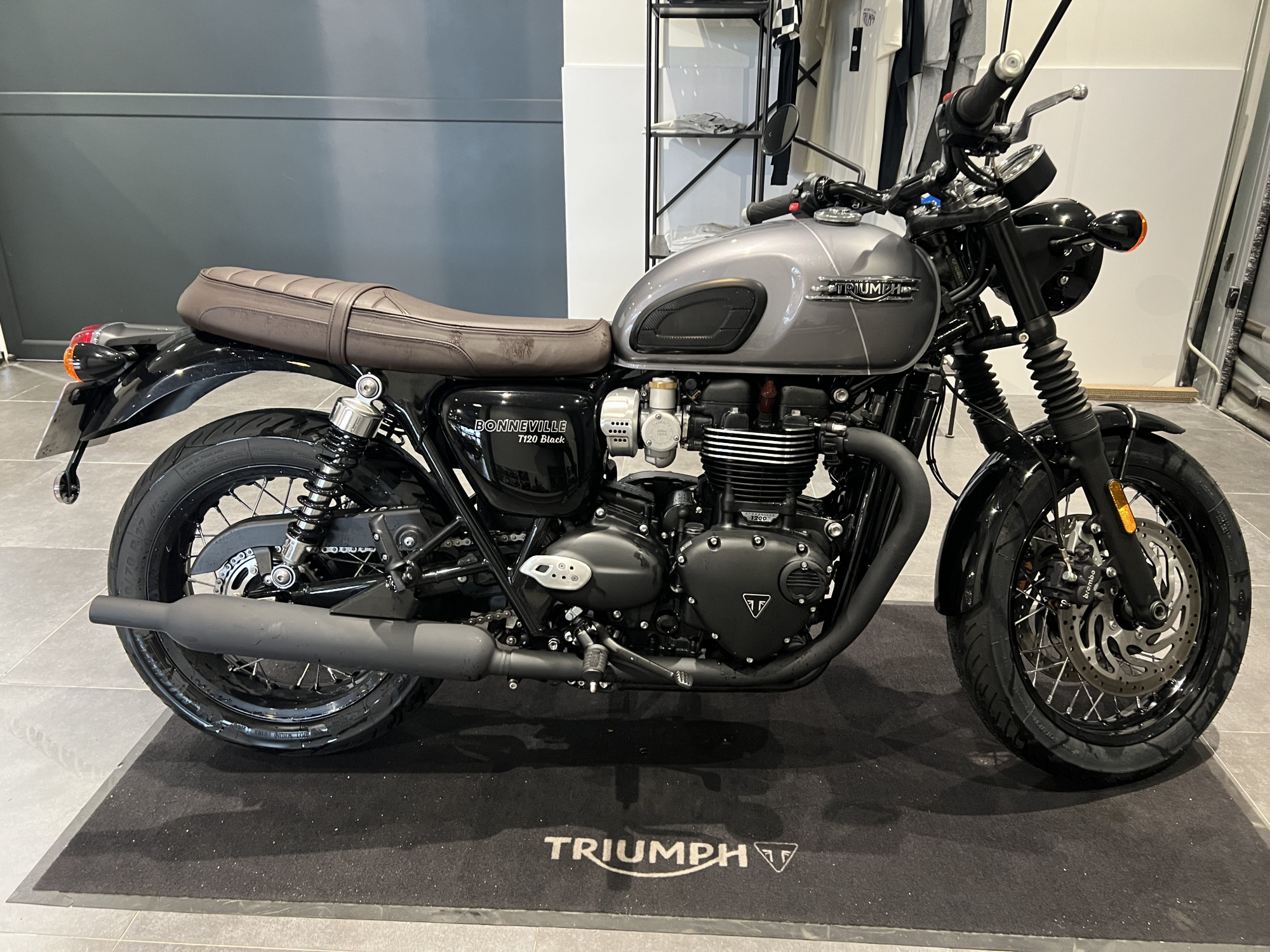 TRIUMPH Bonneville T120 Black