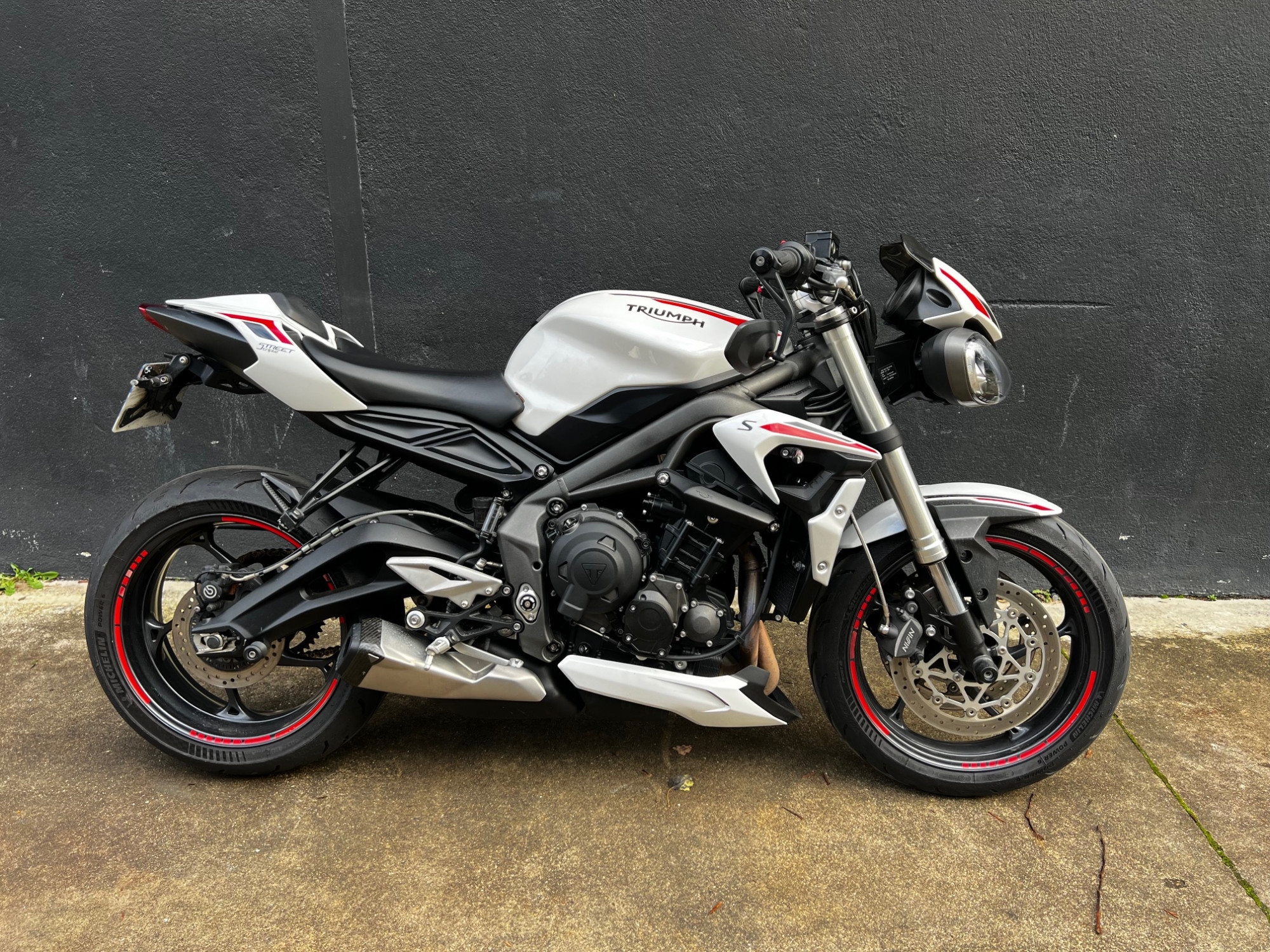TRIUMPH STREET TRIPLE 660 S - ELIGIBLE A2 – Image 2