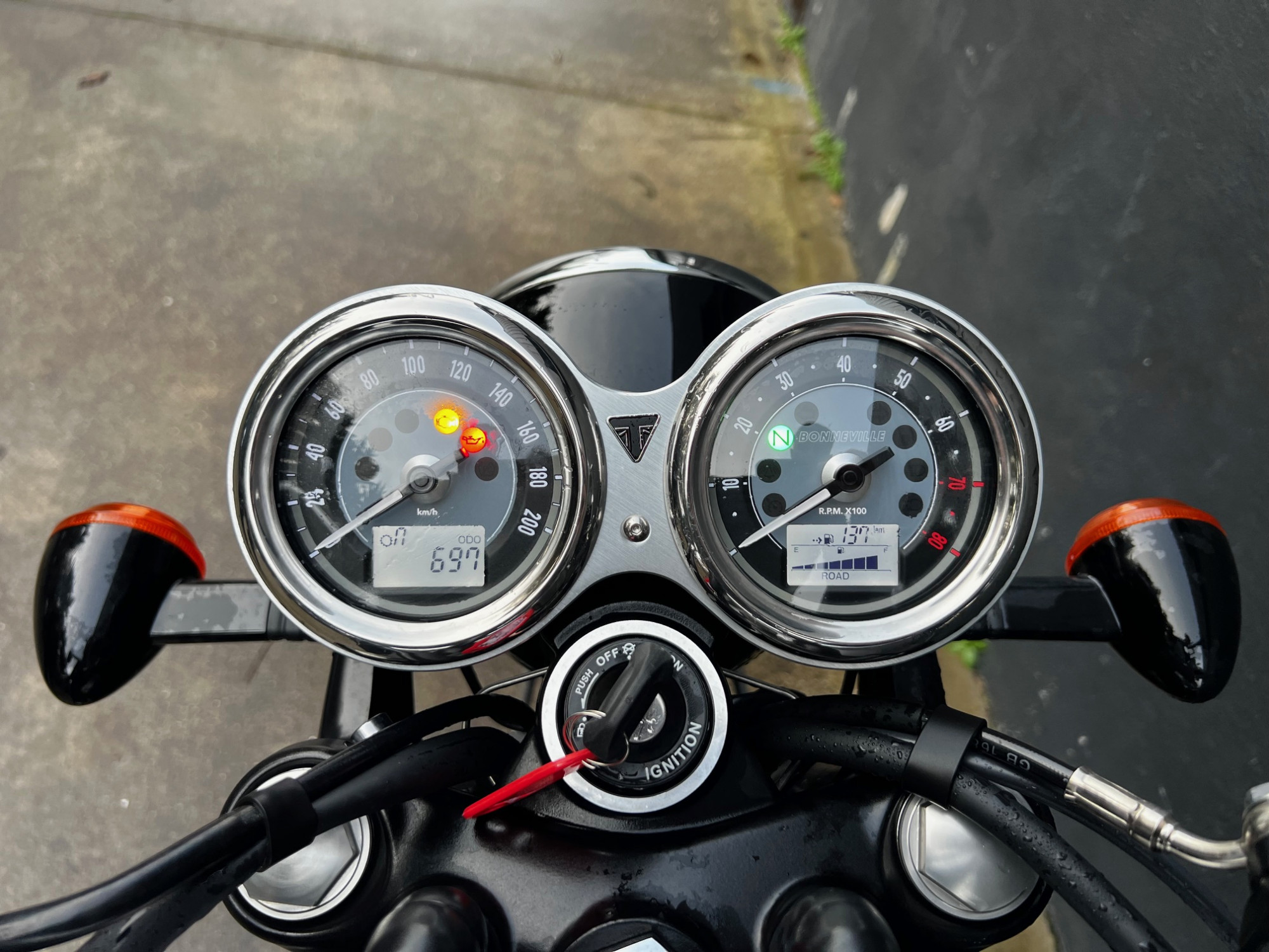 TRIUMPH Bonneville T100 - A2 – Image 5