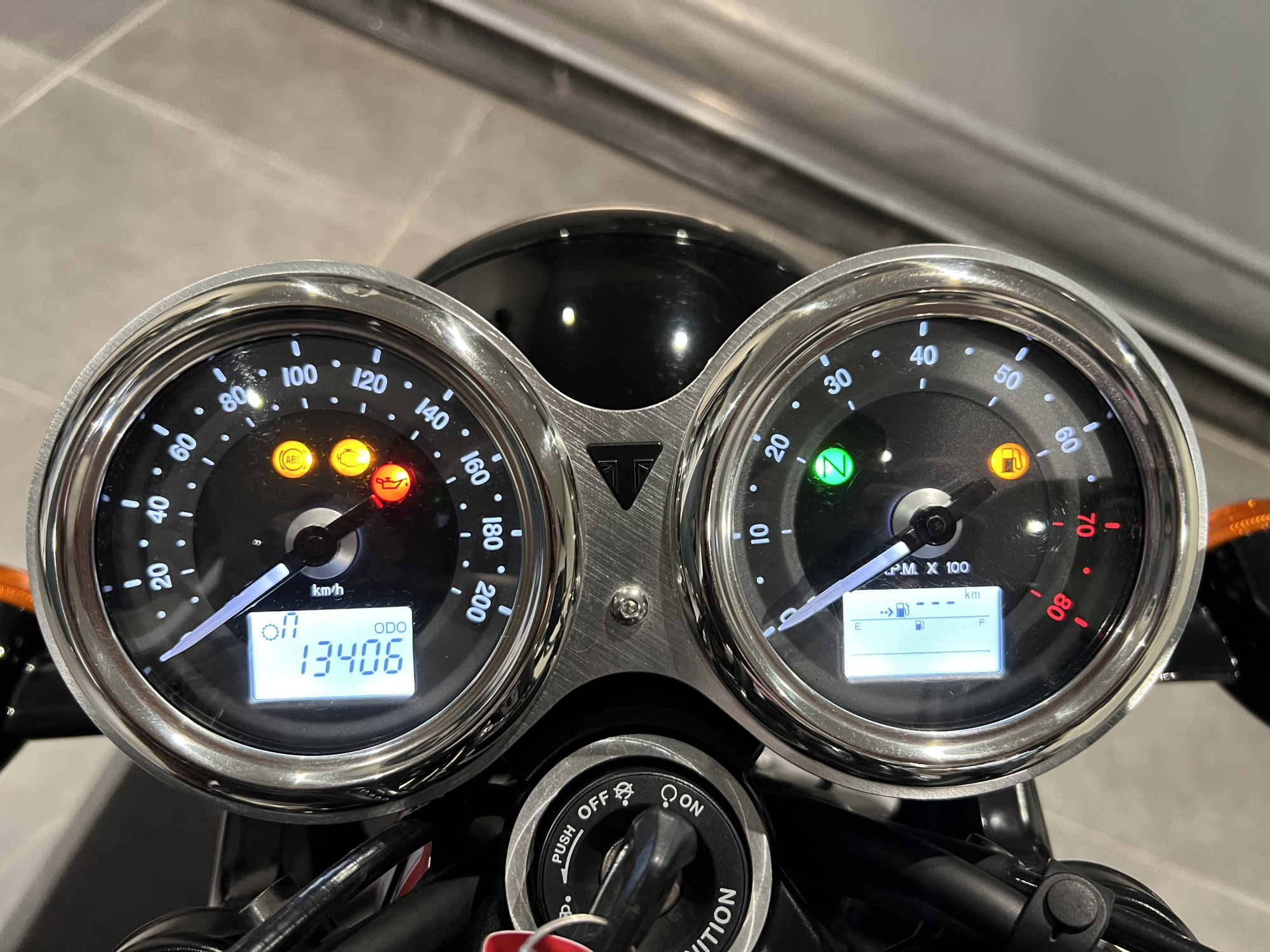 TRIUMPH Bonneville T100 Black - A2 – Image 6