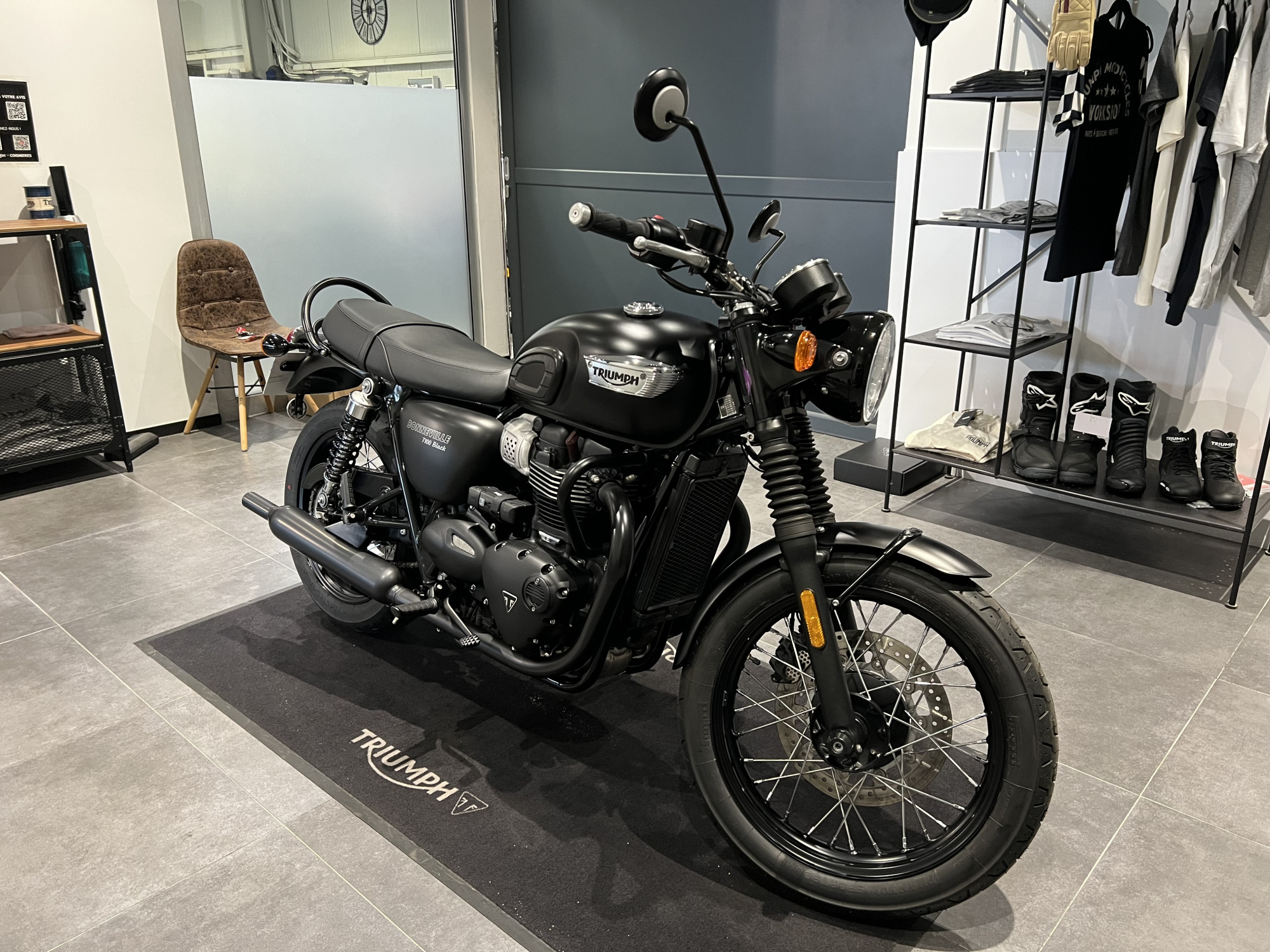 TRIUMPH Bonneville T100 Black - A2 – Image 2