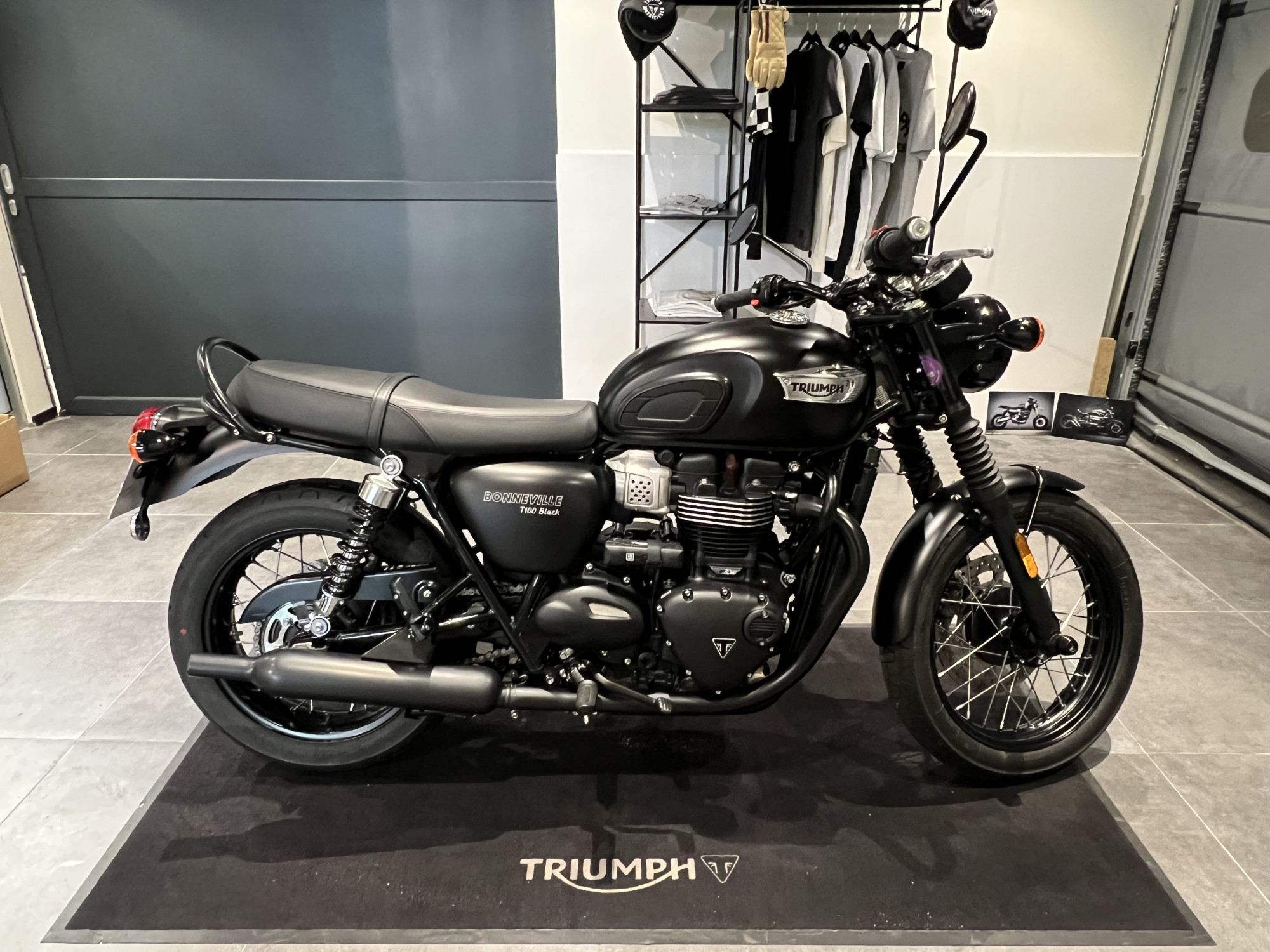 TRIUMPH Bonneville T100 Black - A2