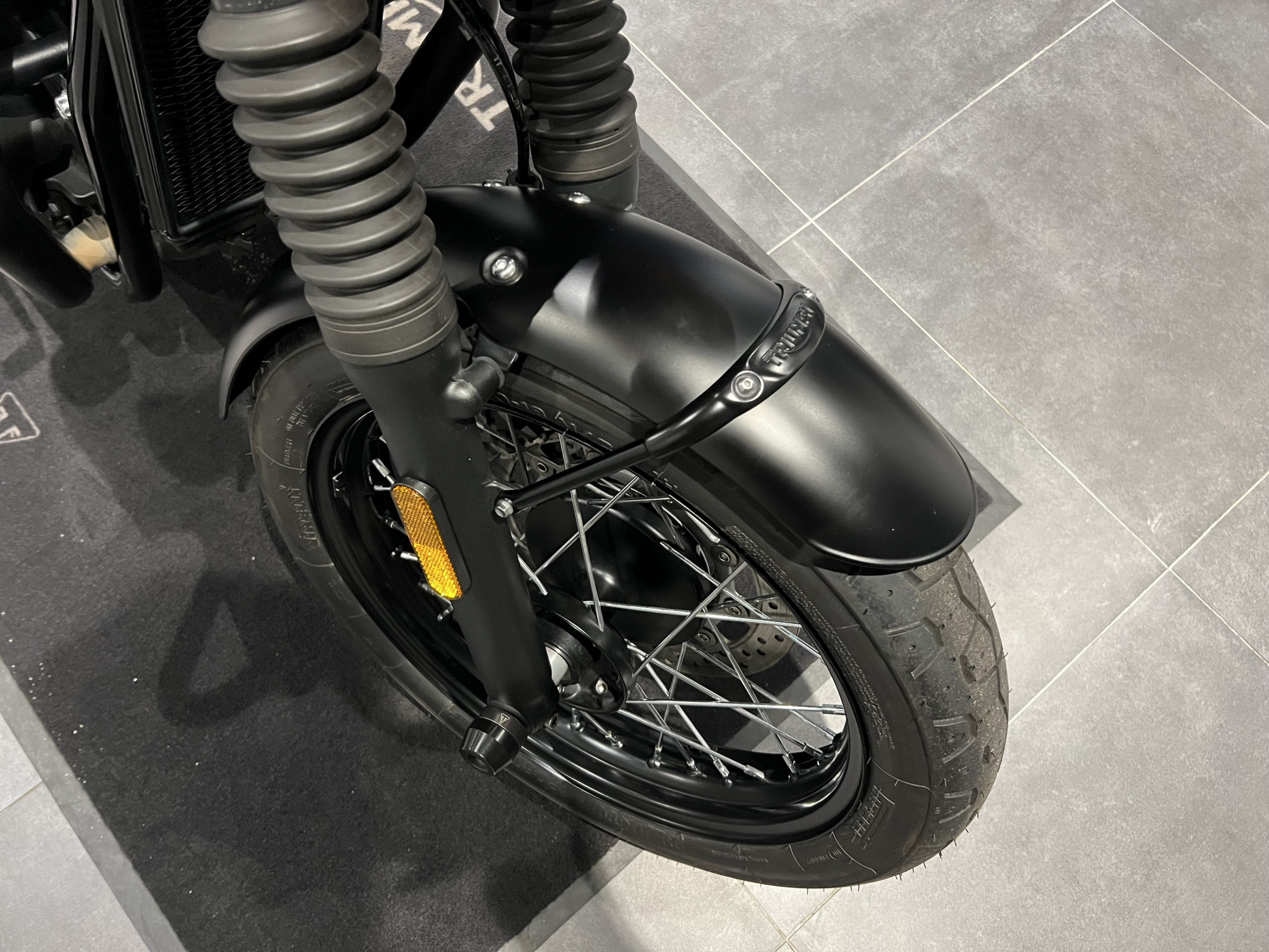 TRIUMPH Bonneville T100 Black - A2 – Image 12