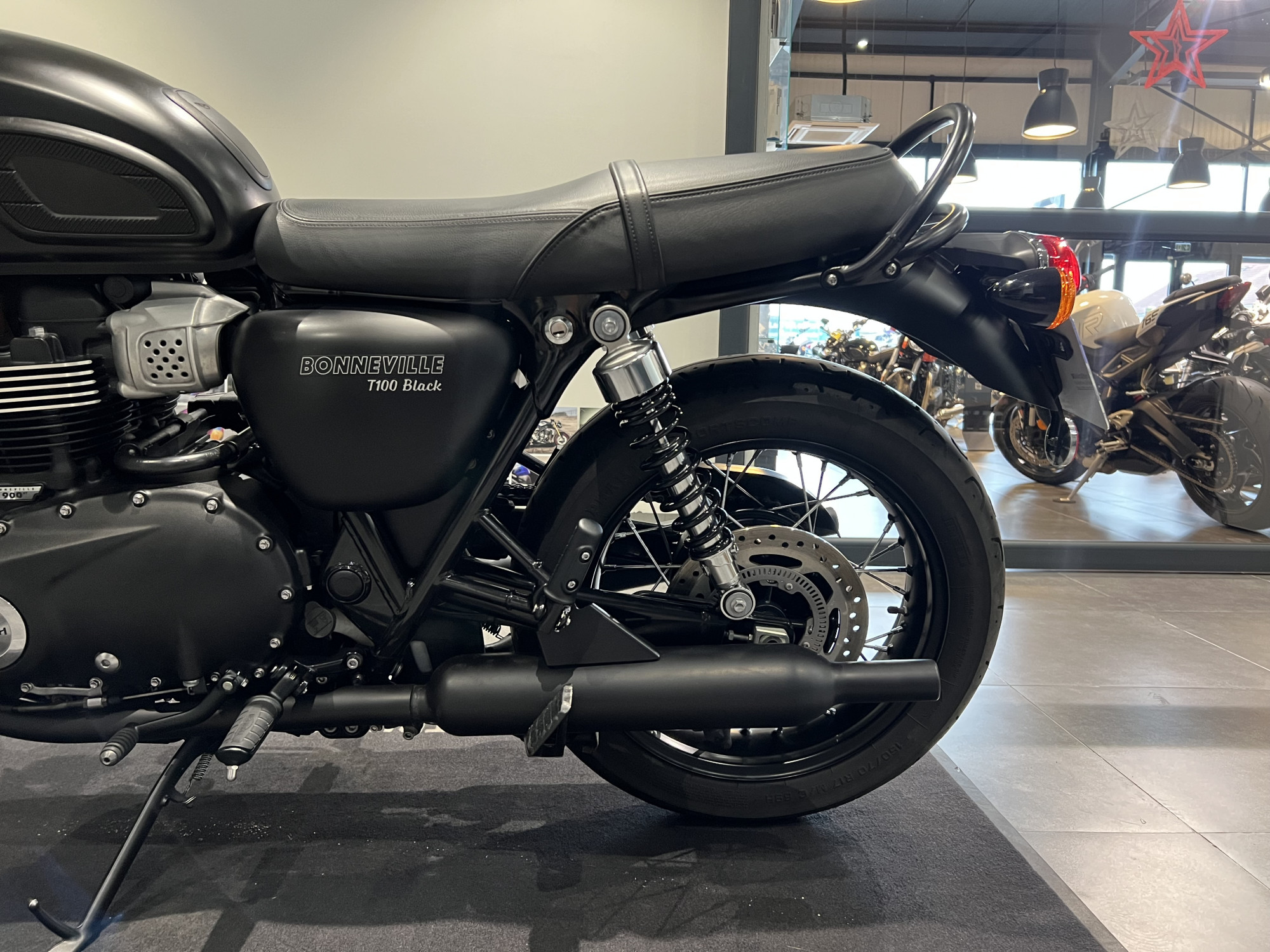 TRIUMPH Bonneville T100 Black - A2 – Image 10