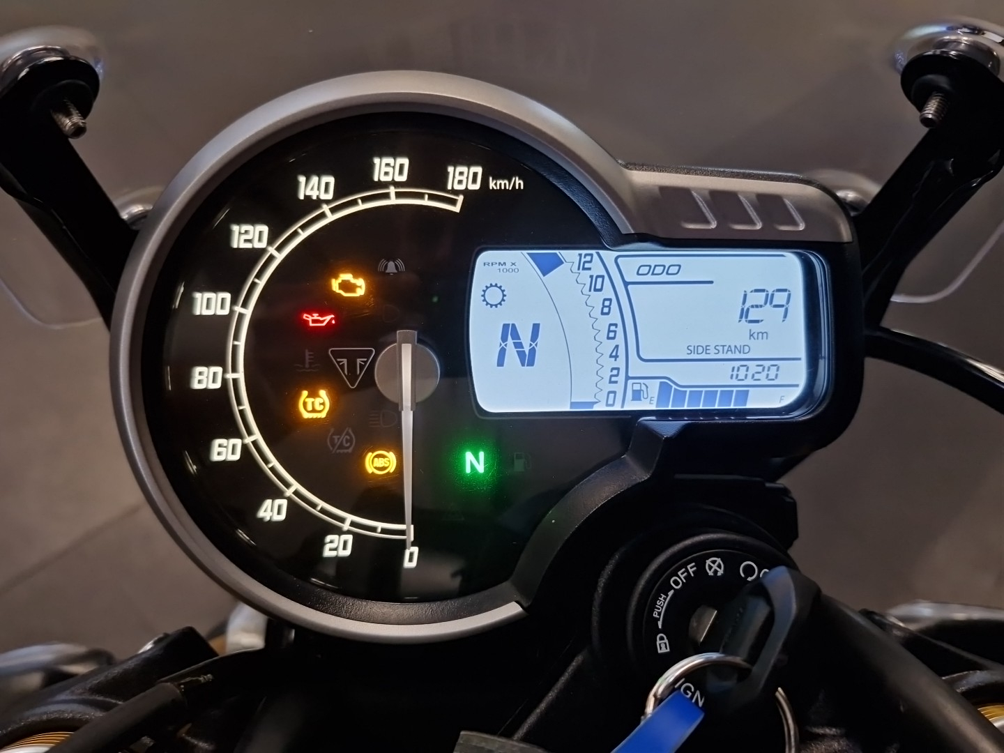 TRIUMPH SPEED 400 – Image 5