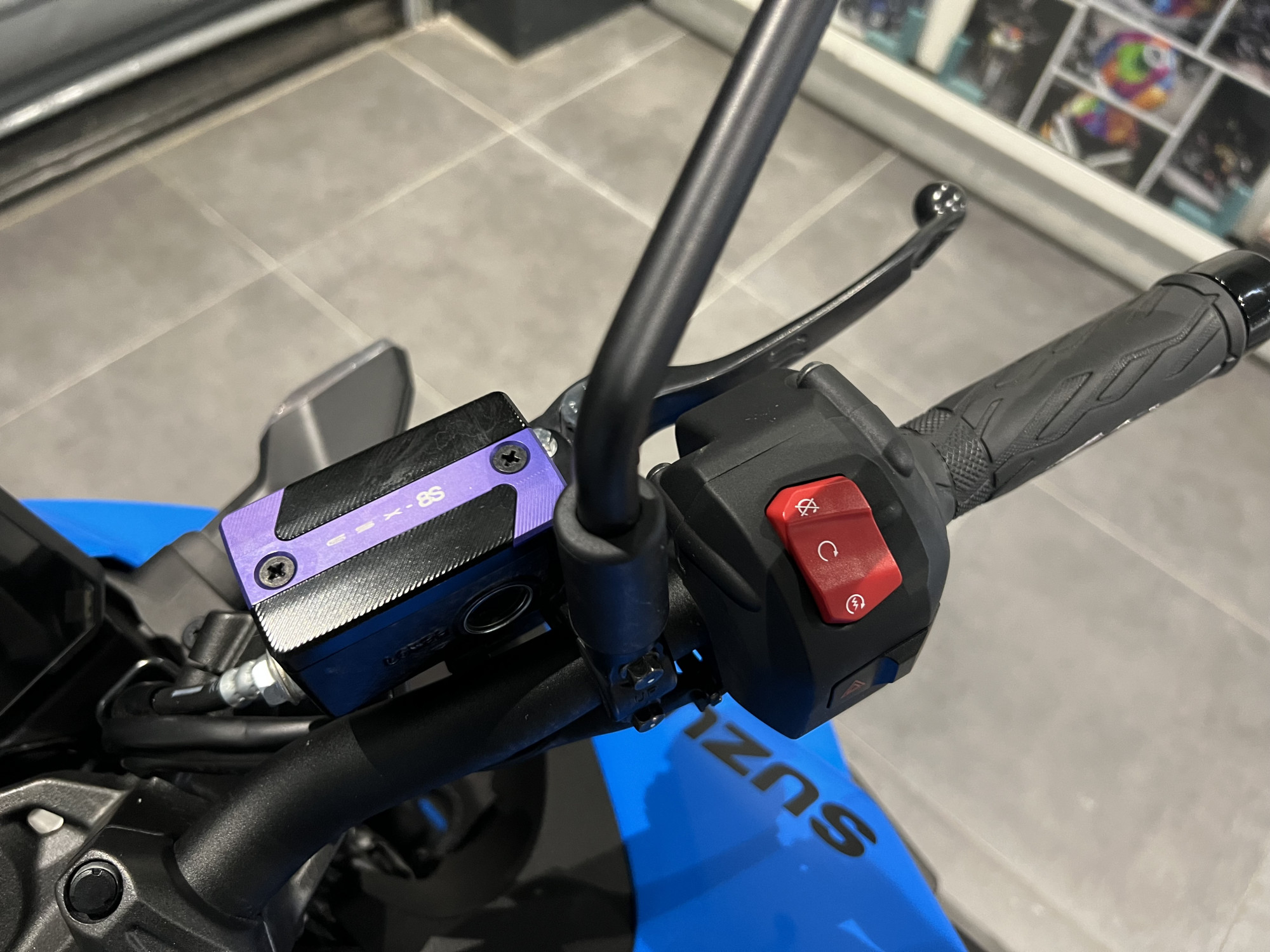 SUZUKI GSX-8S - A2 – Image 11