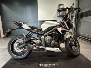 TRIUMPH STREET TRIPLE 660 S A2