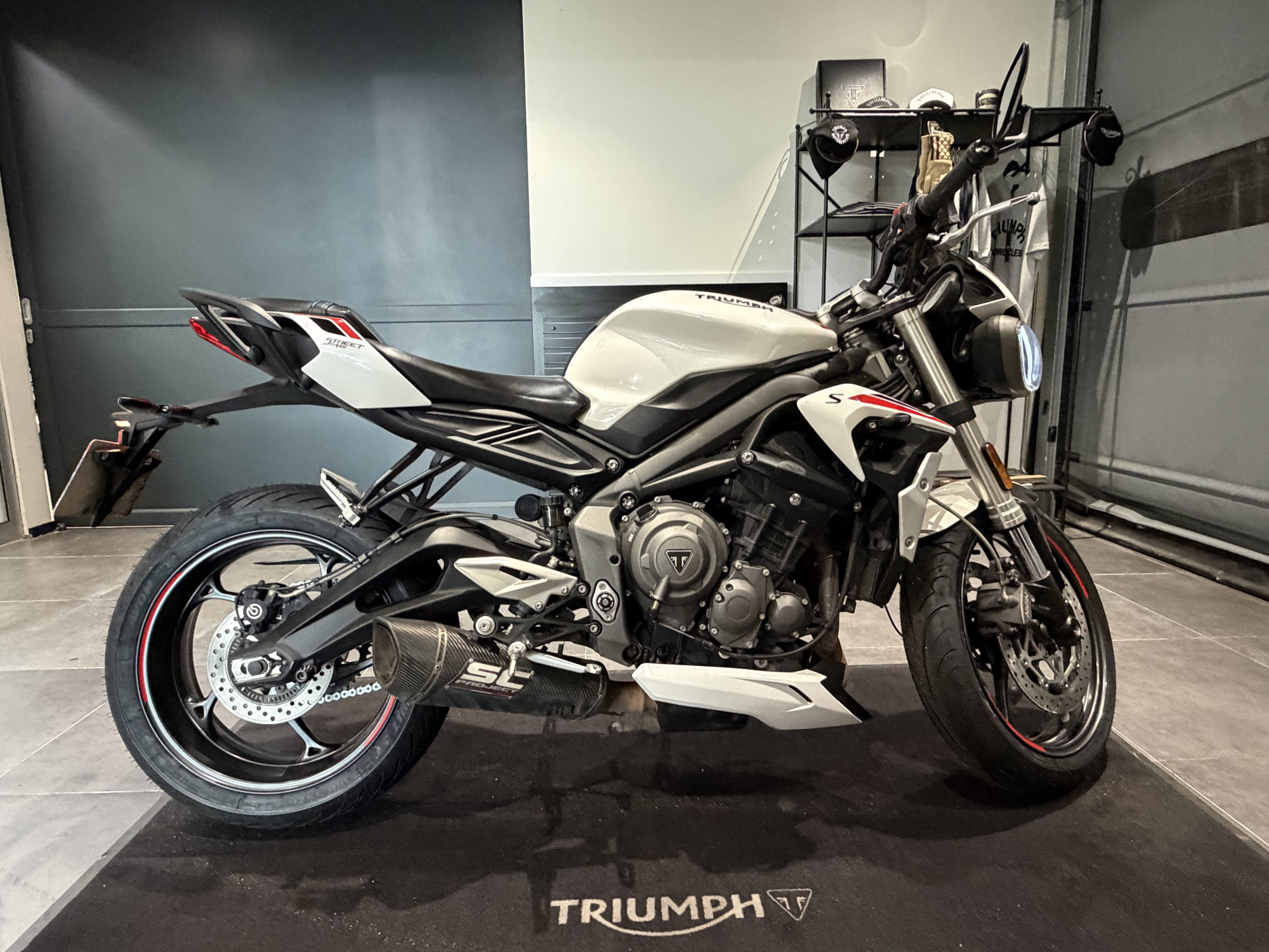 TRIUMPH STREET TRIPLE 660 S A2