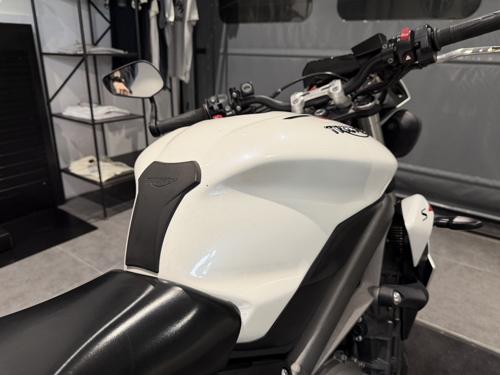 TRIUMPH STREET TRIPLE 660 S A2 – Image 9