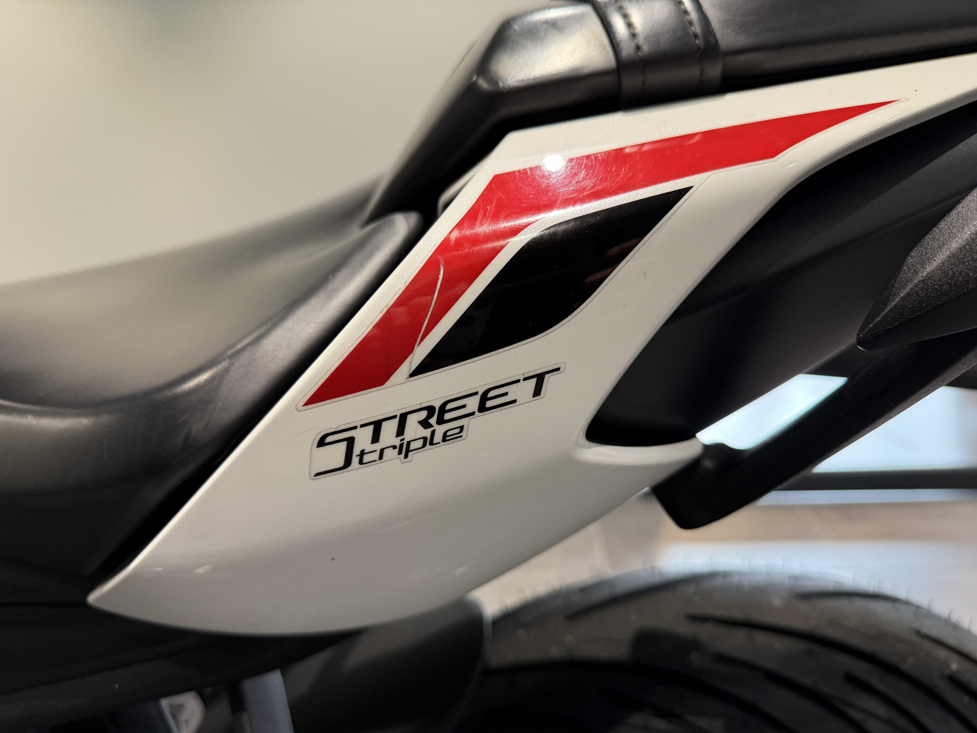 TRIUMPH STREET TRIPLE 660 S A2 – Image 16