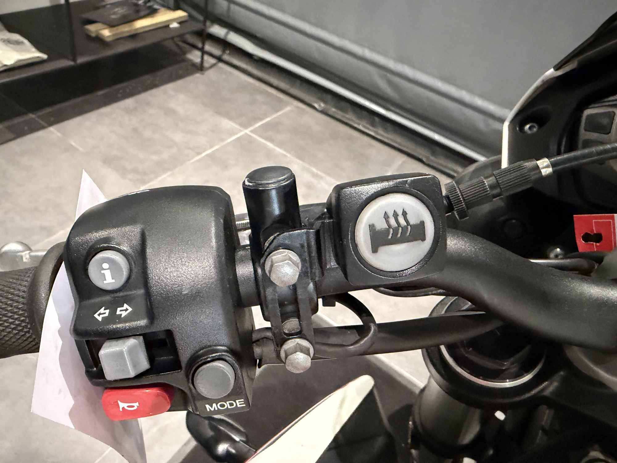 TRIUMPH STREET TRIPLE 660 S A2 – Image 17