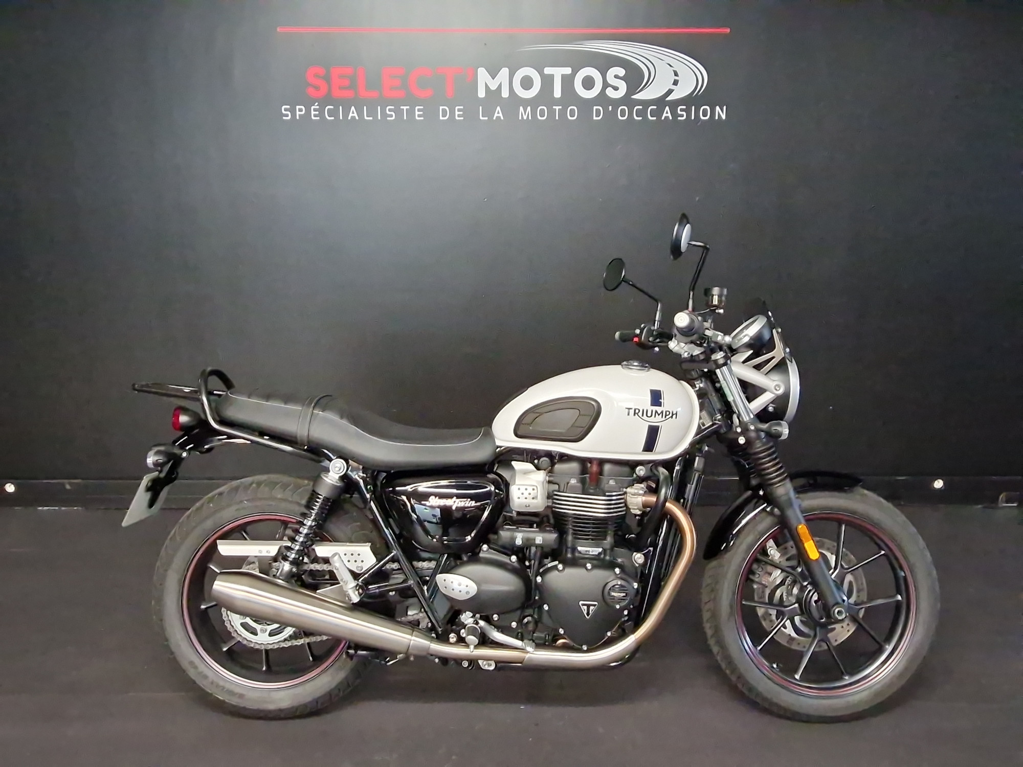 TRIUMPH STREET TWIN 900