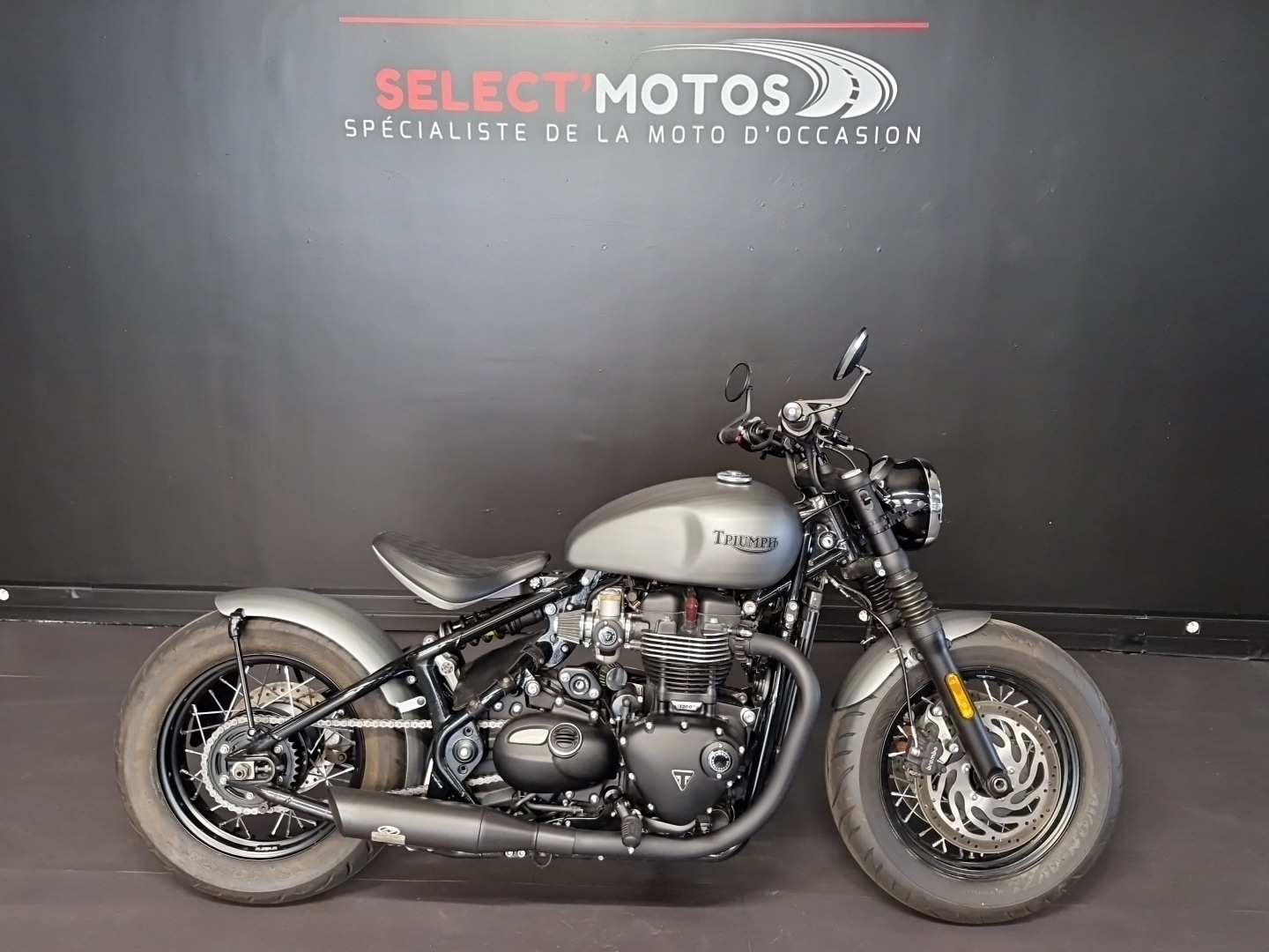 TRIUMPH BONNEVILLE BOBBER 1200