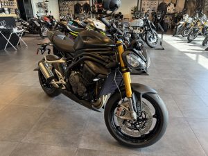 TRIUMPH SPEED TRIPLE 1200 RS NEUVE clé en main - BLACK COVERING