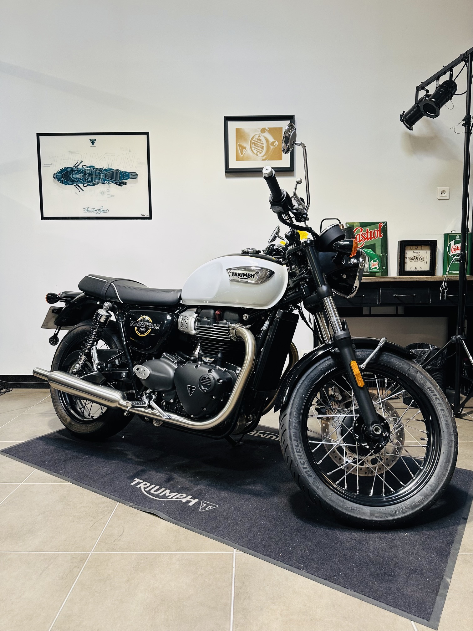 TRIUMPH BONNEVILLE T100 A2 (DEBRIDAGE POSSIBLE)