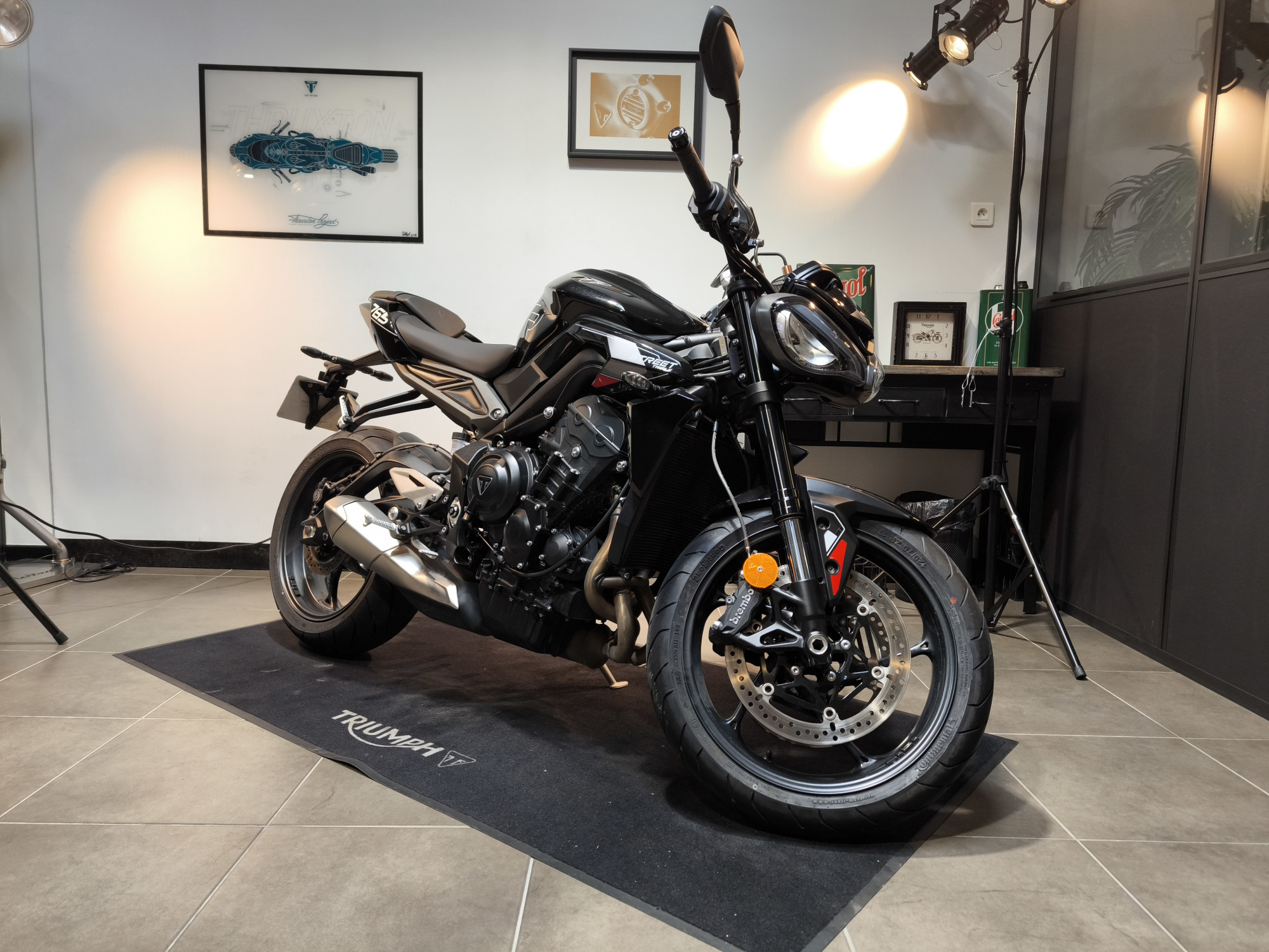 TRIUMPH STREET TRIPLE 765 R (120 ch)