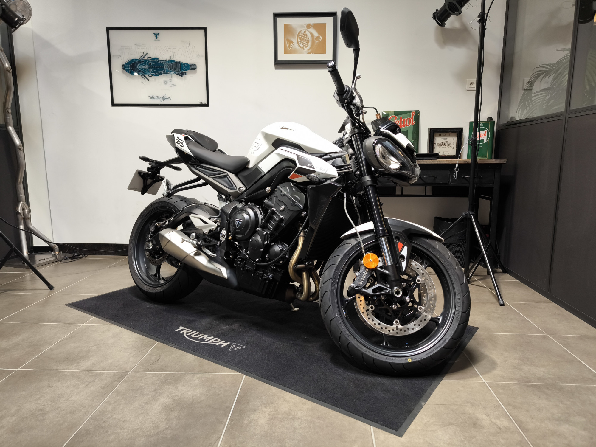 TRIUMPH STREET TRIPLE 765 R