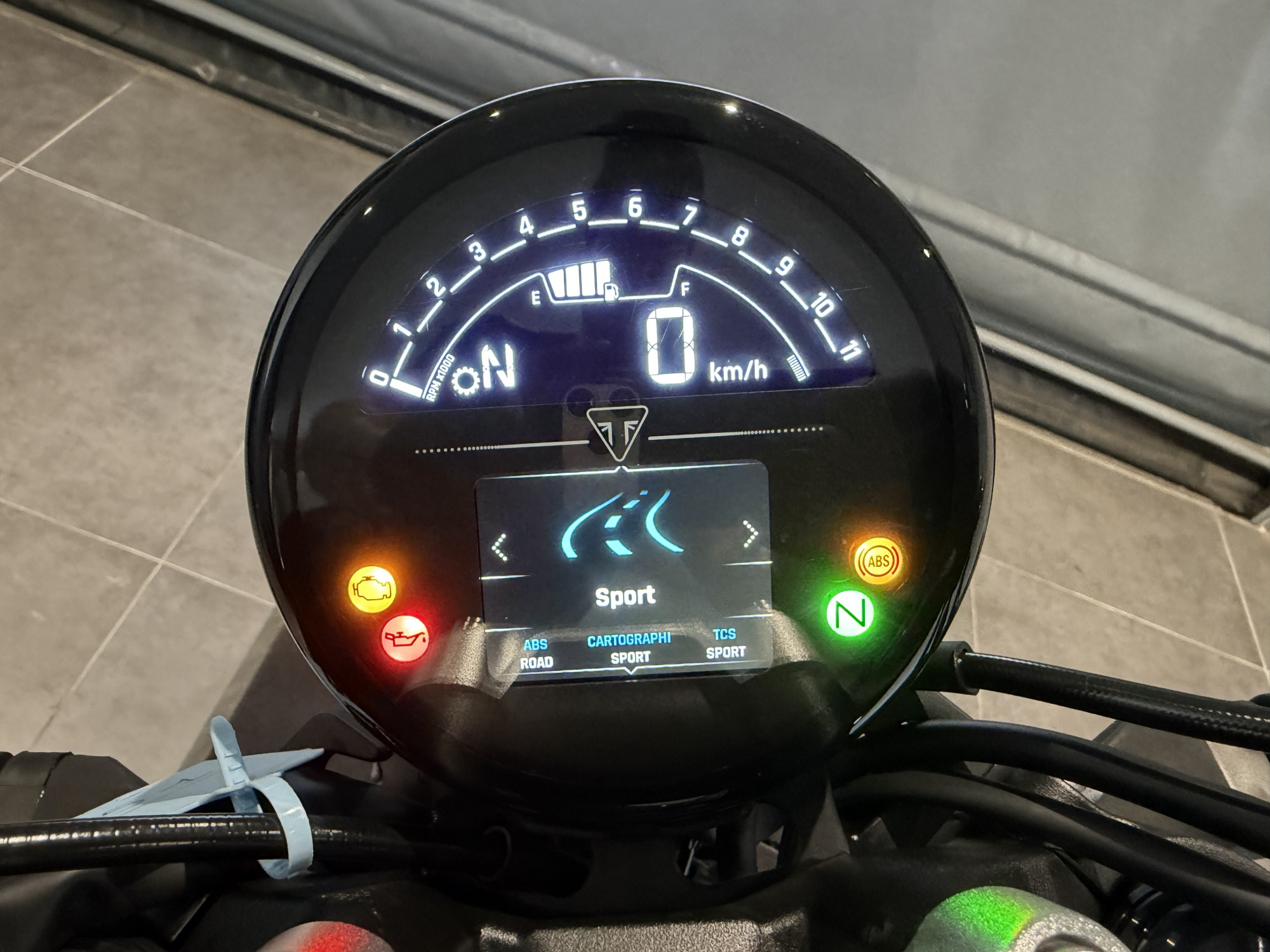 TRIUMPH TRIDENT 660 - A2 – Image 8